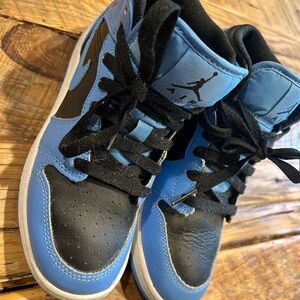 Nike Kids Black and Blue Sneakers